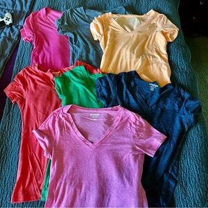 Old Navy V Neck Lot size M